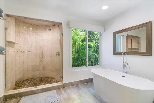 $3,550,000 | 147 Golden Beach Drive, Golden Beach, FL 33160