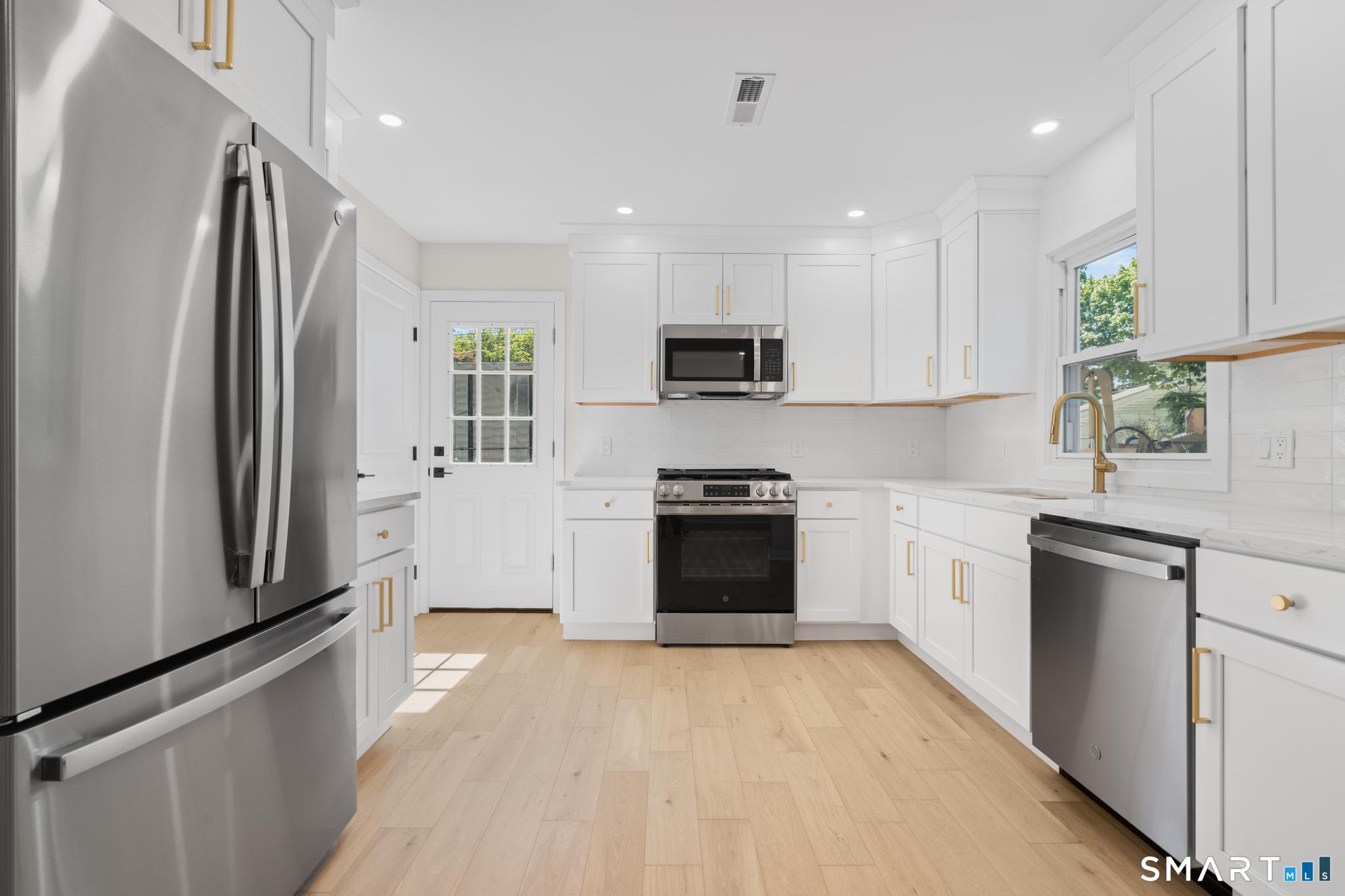 66 Northrop Road West Haven, CT 06516 - Photo 2 of 15