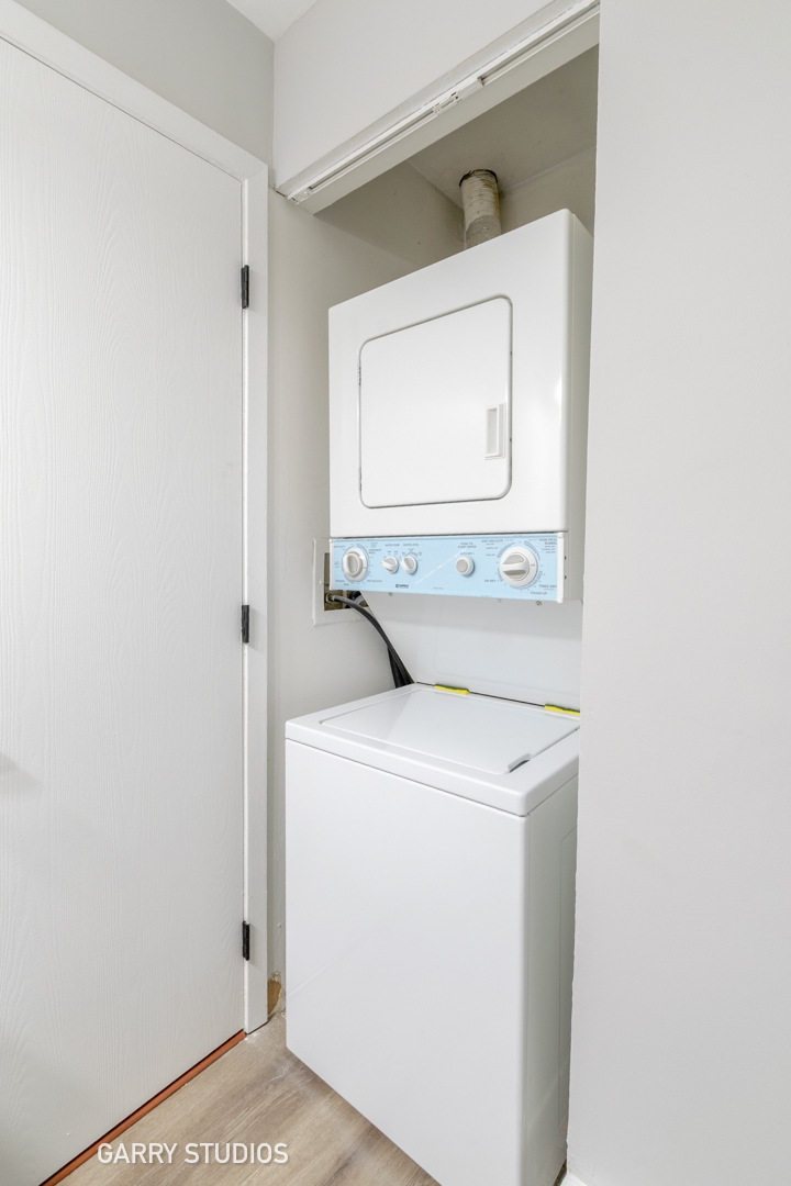 720 Briar Hill Lane, Unit 5 Addison, IL 60101 - Photo 12 of 14 a utility room with dryer and washer