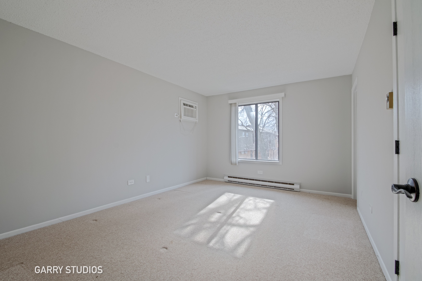720 Briar Hill Lane, Unit 5 Addison, IL 60101 - Photo 6 of 14 a view of an empty room with a window