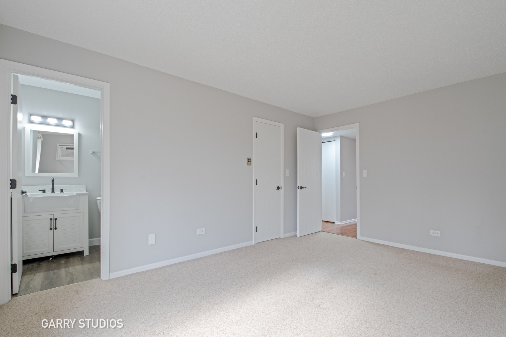 720 Briar Hill Lane, Unit 5 Addison, IL 60101 - Photo 7 of 14 a view of an empty room