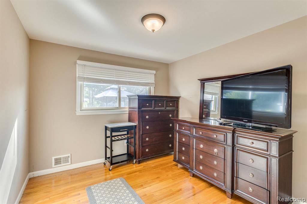 8826 Farmington Road Livonia, MI 48150 - Photo 14 of 29 Gallery Image 14