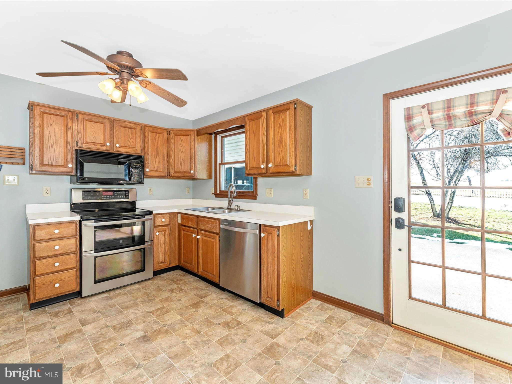 8976 Mentzer Gap Road Waynesboro, PA 17268 - Photo 10 of 51 Kitchen