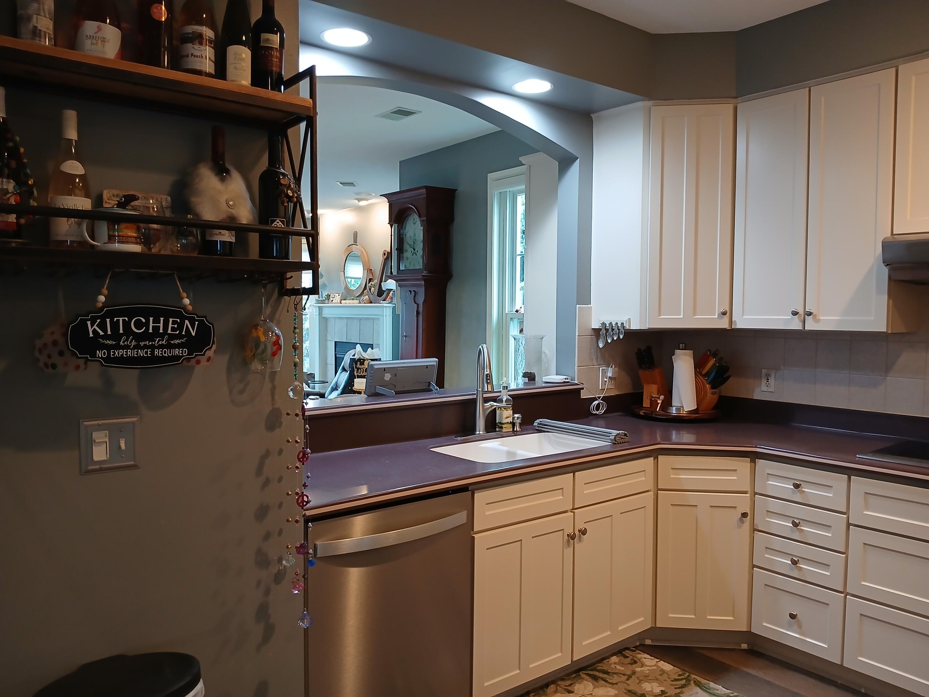 300 South Rath Avenue, Unit 5 Ludington, MI 49431 - Photo 11 of 28 Kitchen