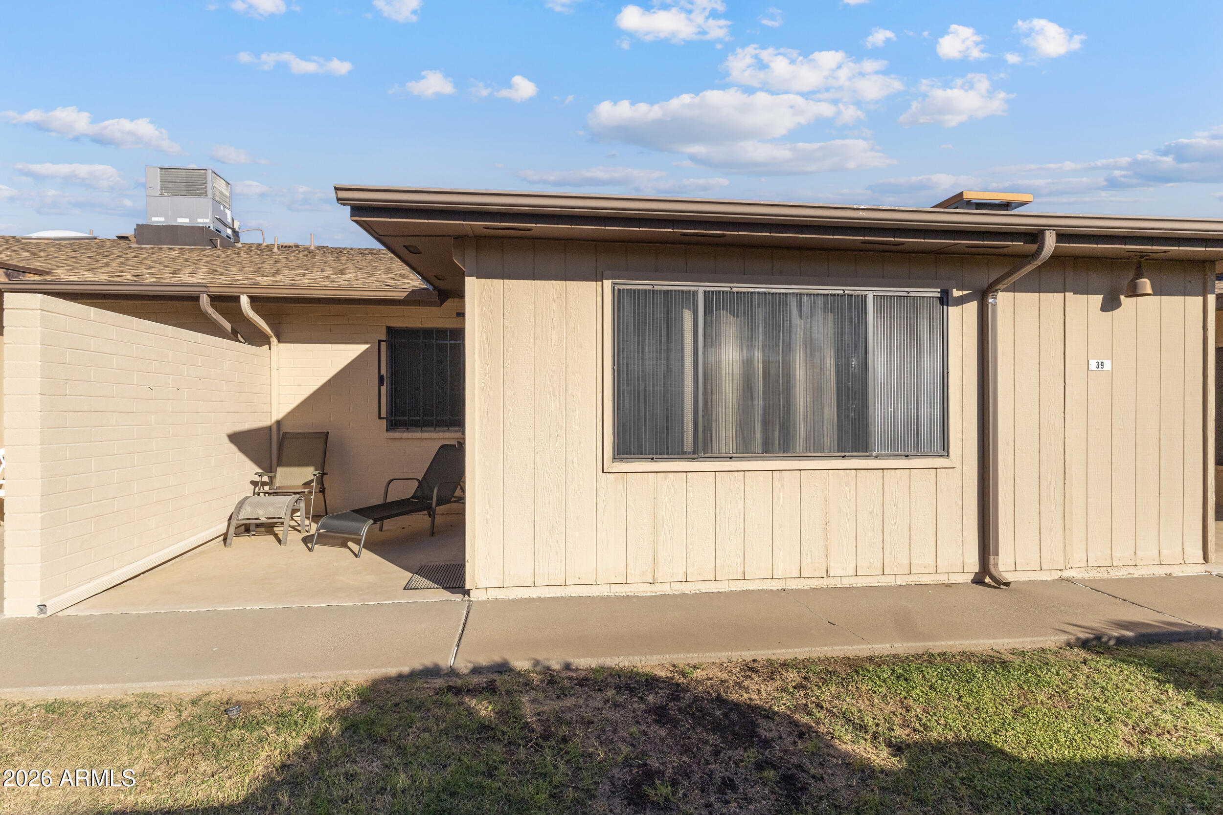 520 South Greenfield Road, Unit 39 Mesa, AZ 85206 - Photo 21 of 27 a backyard of a house