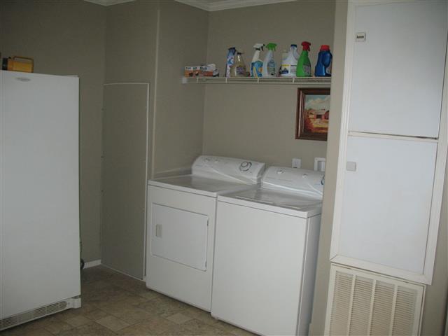 300 Edenway Road Dover, TN 37058 - Photo 19 of 20 Nice Laundry room.