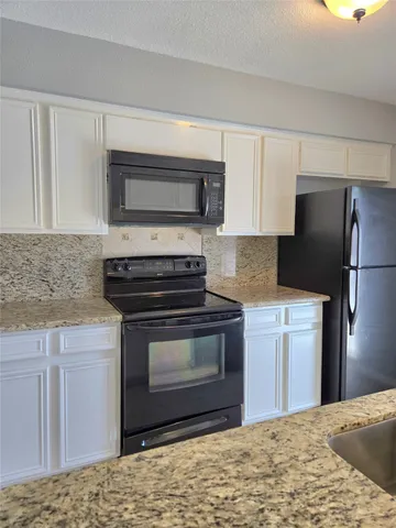 $179,900 | 1532 Silverpines Road, Unit 532, Houston, TX 77062