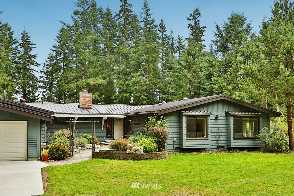 7323 Heggeness Road Clinton, WA 98236 - Photo 1 of 25 Gallery Image 1