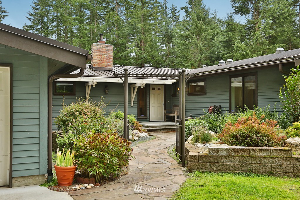 7323 Heggeness Road Clinton, WA 98236 - Photo 2 of 25 Gallery Image 2