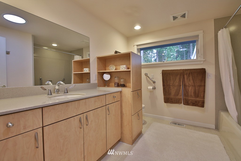 7323 Heggeness Road Clinton, WA 98236 - Photo 17 of 25 Gallery Image 17
