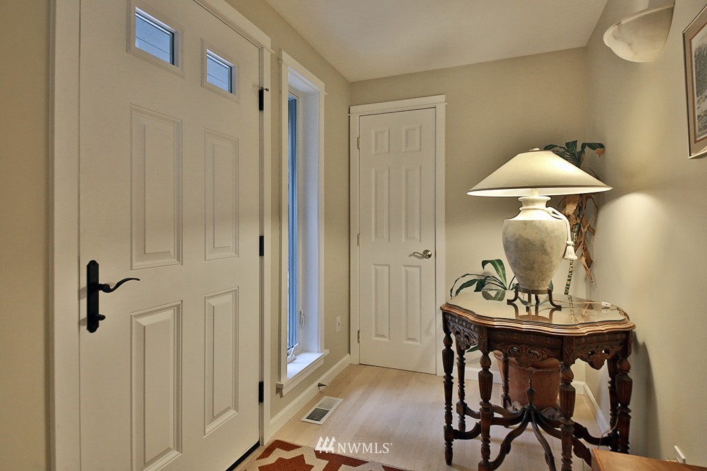 7323 Heggeness Road Clinton, WA 98236 - Photo 3 of 25 Gallery Image 3