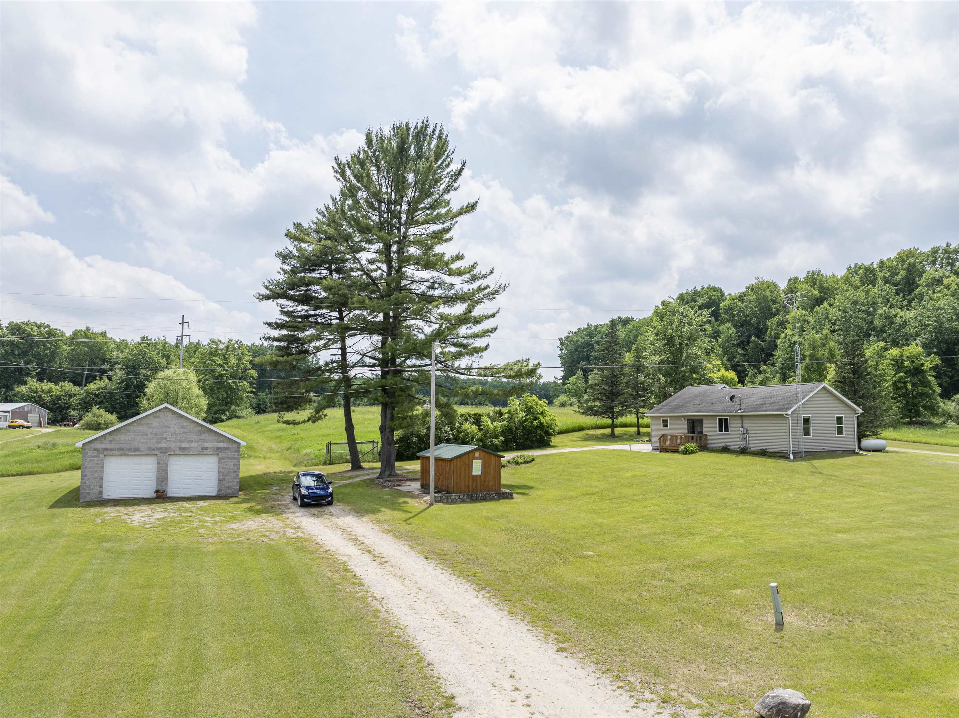 4101 West Battle Road Farwell, MI 48622 - Photo 4 of 36 1923286-67b71757-123e-429e-9f3c-3230e0fde79a.JPG