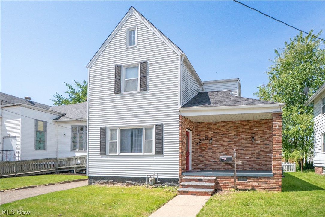 215 8th Street Southwest Massillon, OH 44647 - Photo 1 of 32