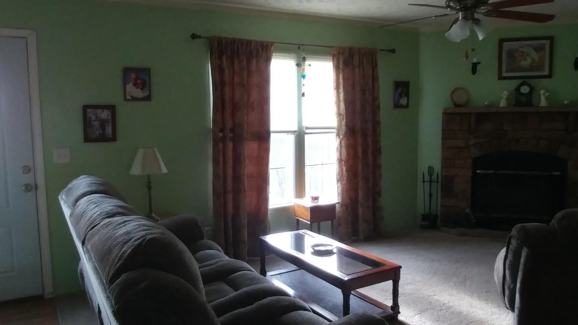 2204 Gate Road Christiansburg, VA 24073 - Photo 6 of 20 2004 Gate living room