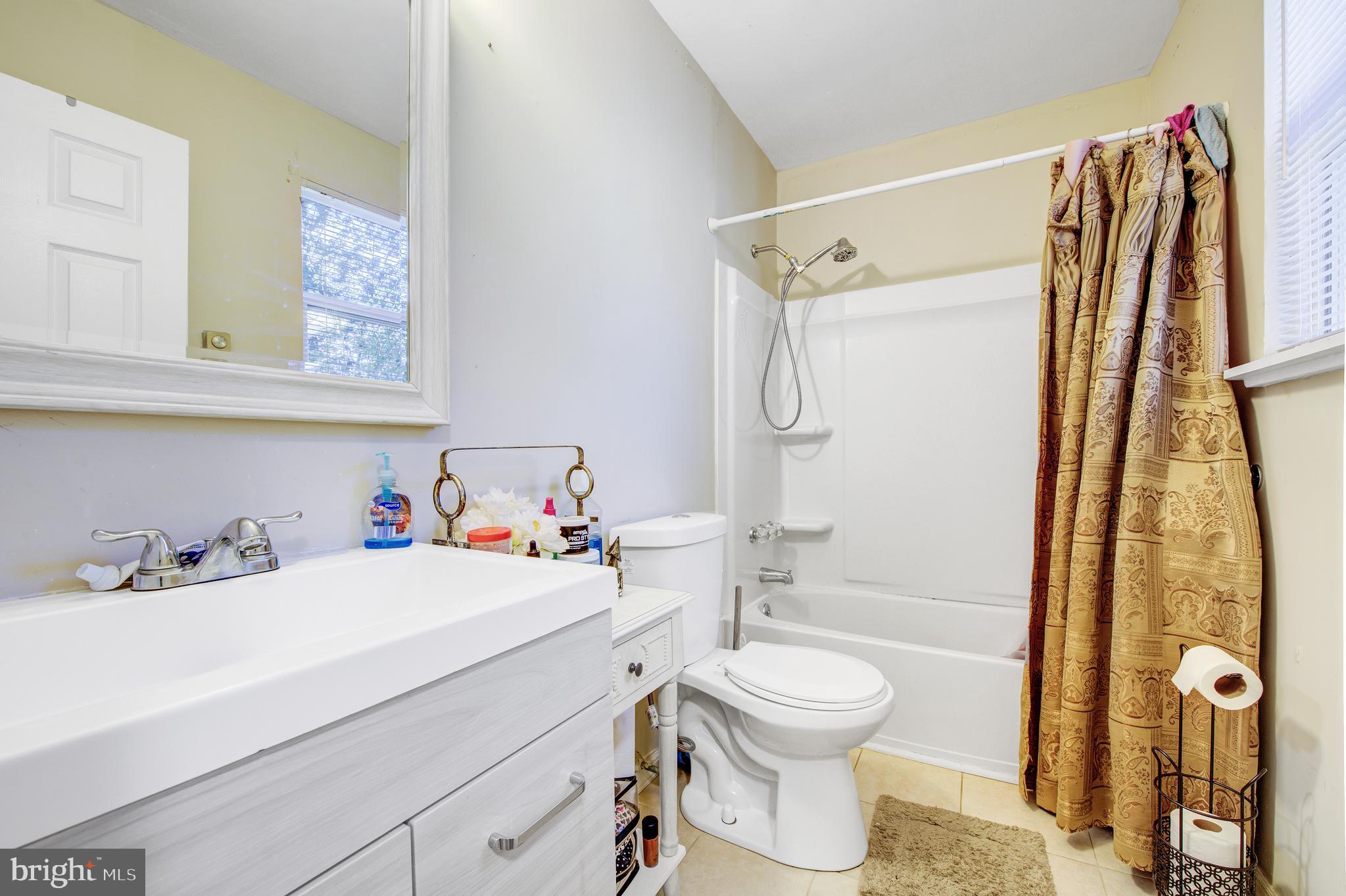 28 Edinshire Road Sicklerville, NJ 08081 - Photo 13 of 19