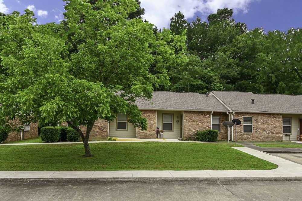 427 Martin Street Chandler, TX 75758 - Photo 2 of 11 a front view of a house with a yard