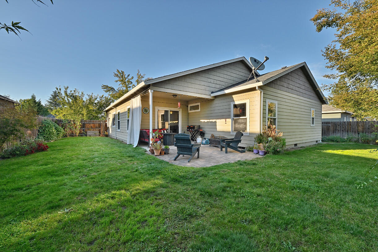 3625 Hilsinger Road Phoenix, OR 97535 - Photo 21 of 26 DSC_0597