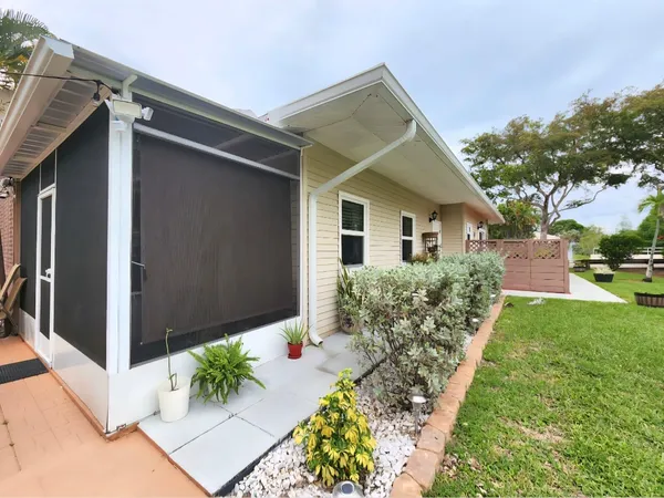 $370,000 | 200 East Hemingway Circle, Margate, FL 33063