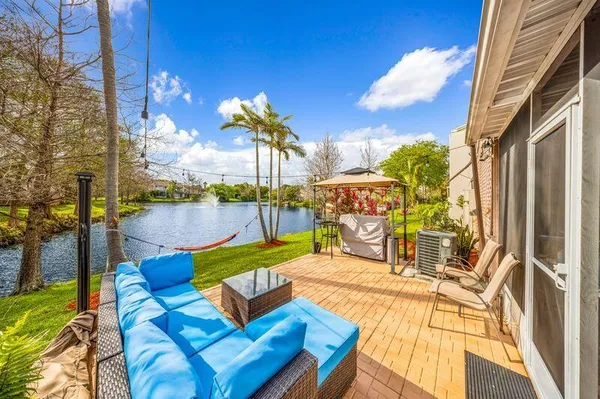 $365,000 | 200 East Hemingway Circle, Margate, FL 33063