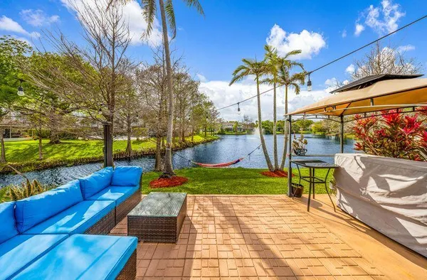 $365,000 | 200 East Hemingway Circle, Margate, FL 33063