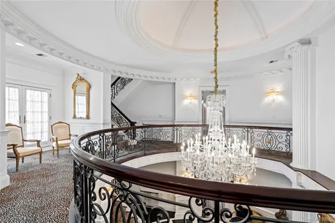 $5,300,000 | 8 Vista Lane, Glen Head, NY 11545