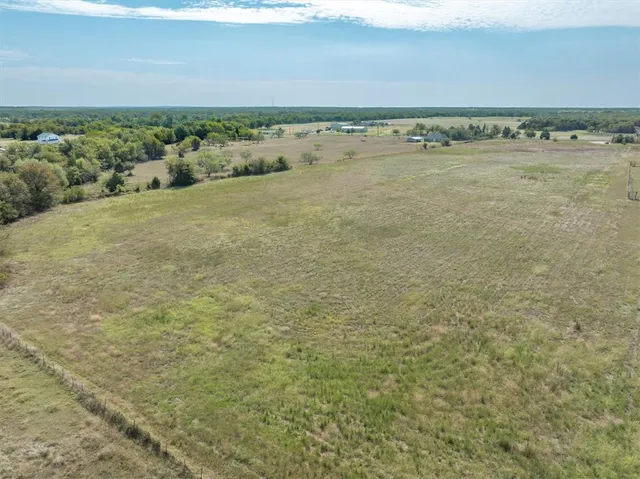 a view of a tennis court