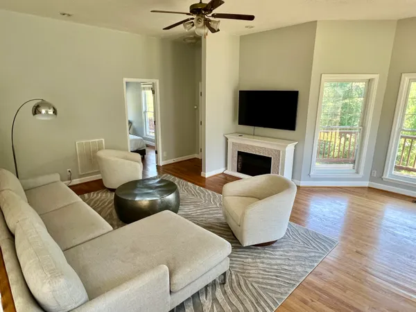 $2,700 | 8011 Highway 58, Harrison, TN 37341