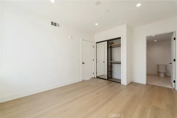 $3,700 | 7510 Sepulveda Boulevard, Unit 304, Van Nuys, CA 91405