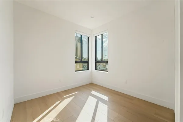 $3,700 | 7510 Sepulveda Boulevard, Unit 304, Van Nuys, CA 91405