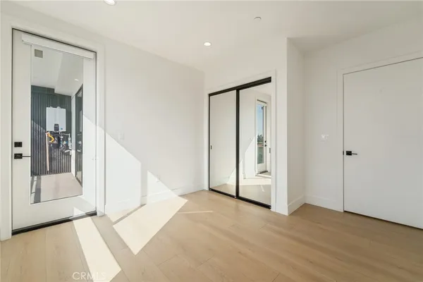 $3,700 | 7510 Sepulveda Boulevard, Unit 304, Van Nuys, CA 91405