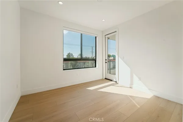 $3,700 | 7510 Sepulveda Boulevard, Unit 304, Van Nuys, CA 91405