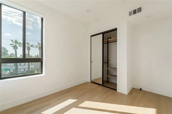 $3,700 | 7510 Sepulveda Boulevard, Unit 304, Van Nuys, CA 91405