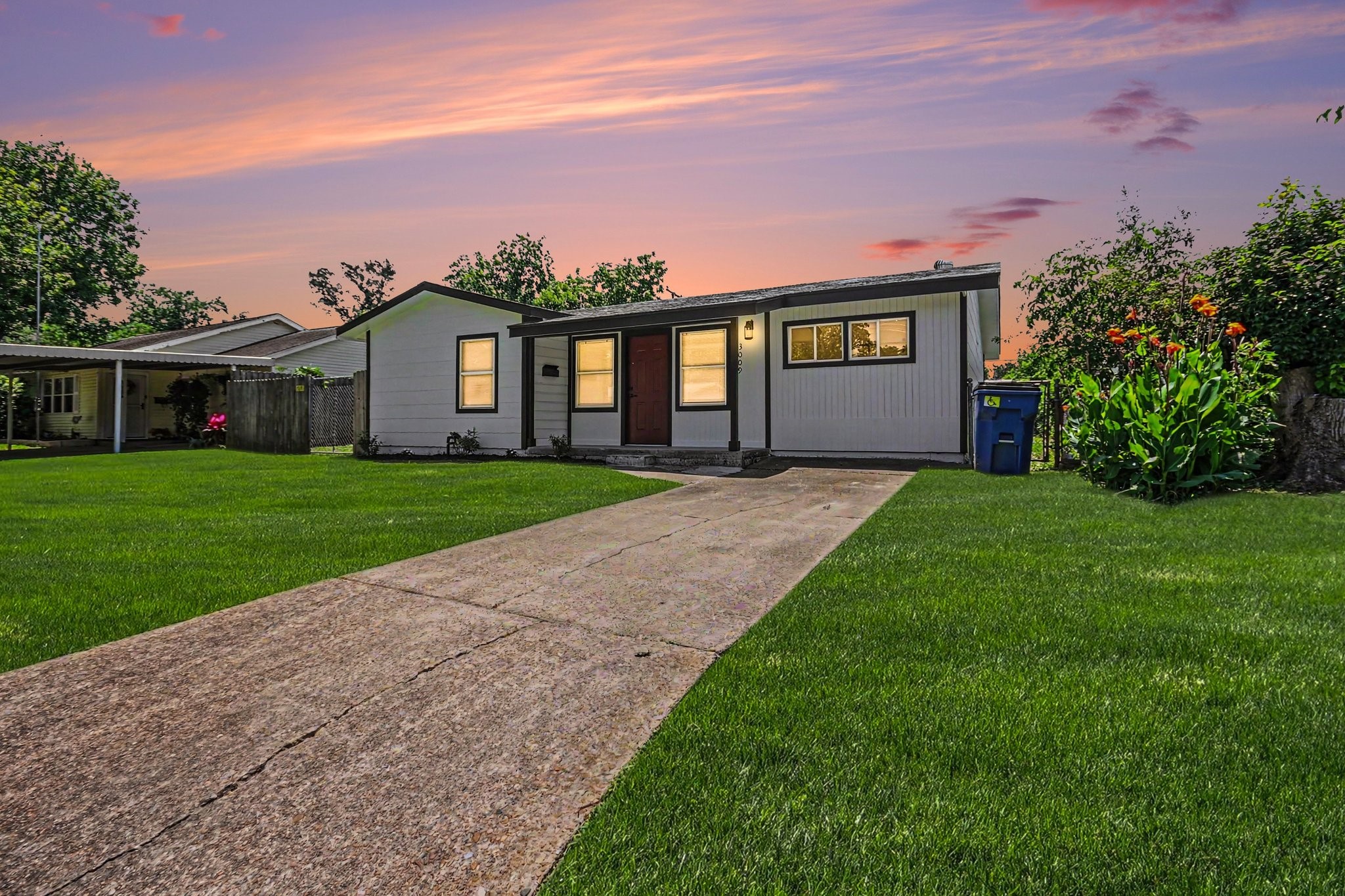 3009 Rust Avenue Texas City, TX 77590 - Photo 3 of 37