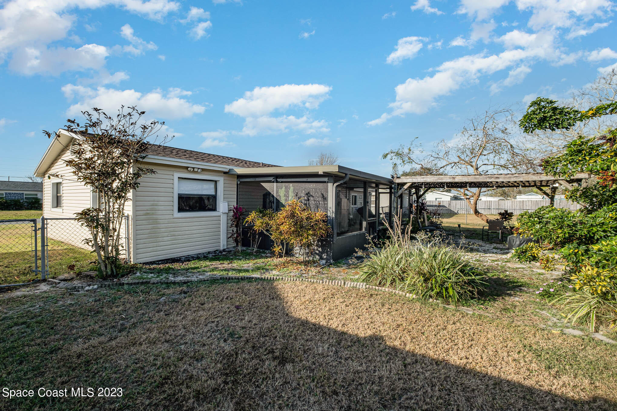 2710 Locksley Road Melbourne, FL 32935 - Photo 4 of 25 a view of a backyard