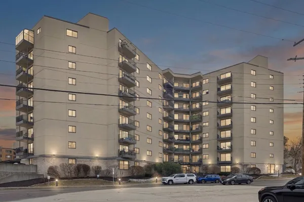 $184,900 | 3131 Excelsior Boulevard, Unit 412, Minneapolis, MN 55416