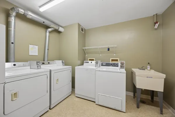$184,900 | 3131 Excelsior Boulevard, Unit 412, Minneapolis, MN 55416