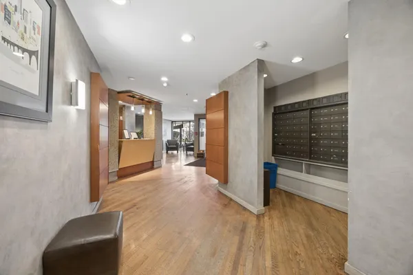 $184,900 | 3131 Excelsior Boulevard, Unit 412, Minneapolis, MN 55416