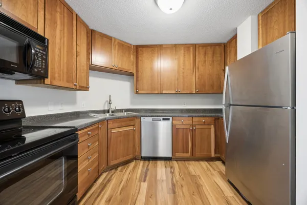 $184,900 | 3131 Excelsior Boulevard, Unit 412, Minneapolis, MN 55416