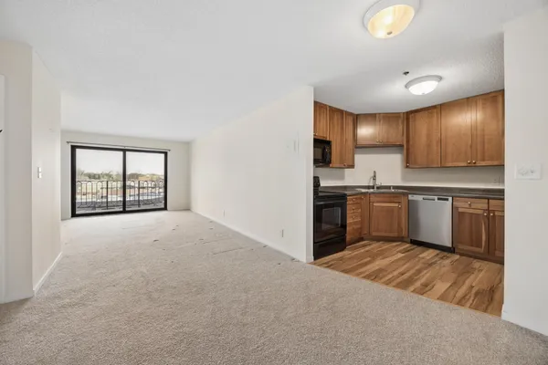 $184,900 | 3131 Excelsior Boulevard, Unit 412, Minneapolis, MN 55416