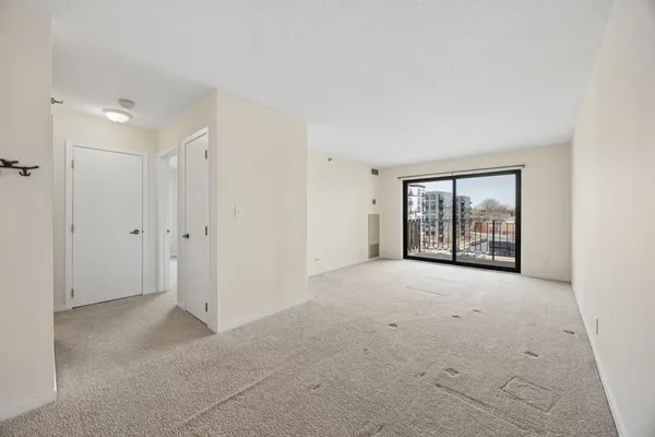 $184,900 | 3131 Excelsior Boulevard, Unit 412, Minneapolis, MN 55416