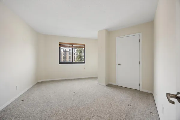 $184,900 | 3131 Excelsior Boulevard, Unit 412, Minneapolis, MN 55416