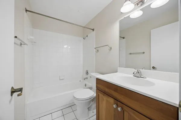 $184,900 | 3131 Excelsior Boulevard, Unit 412, Minneapolis, MN 55416