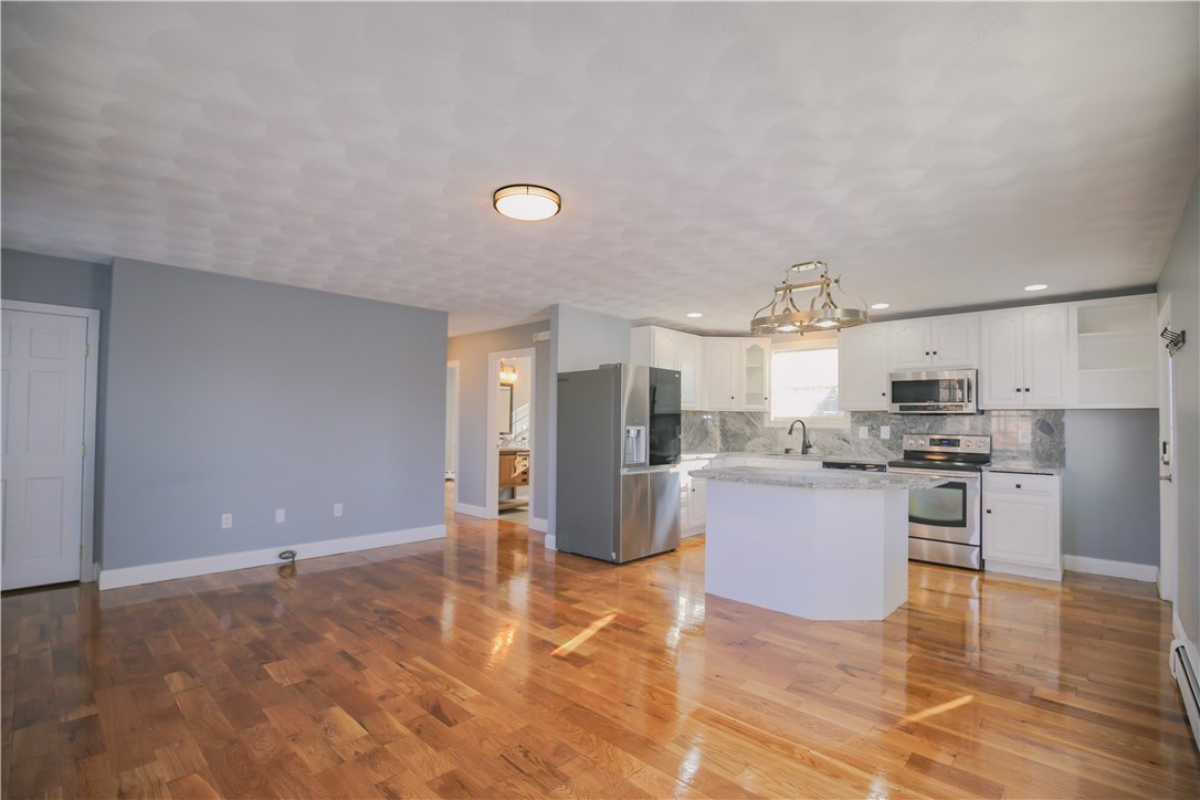 560 Post Road Warwick, RI 02888 - Photo 4 of 30 Gallery Image 4