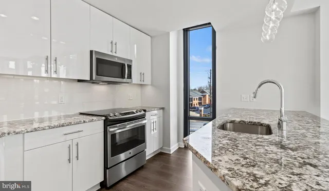 $3,854 | 8300 Wisconsin Avenue, Unit 2B1510, Bethesda, MD 20814