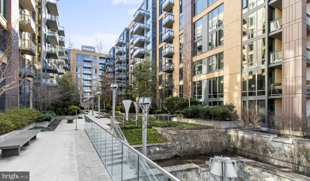 $3,854 | 8300 Wisconsin Avenue, Unit 2B1510, Bethesda, MD 20814