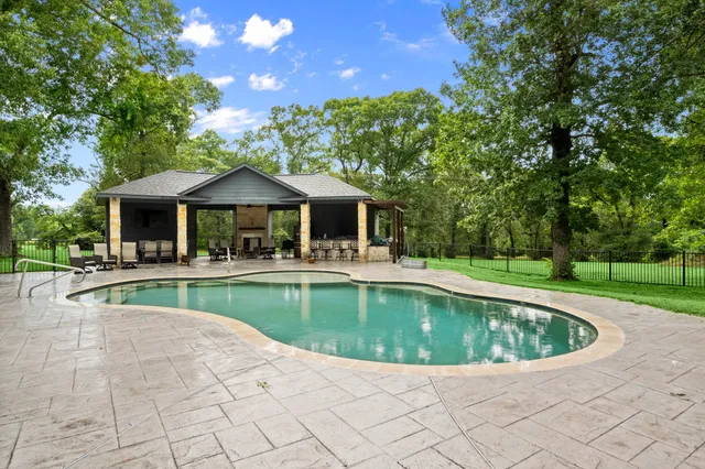 $1,299,999 | 1025 Liberty Avenue, Livingston, TX 77351