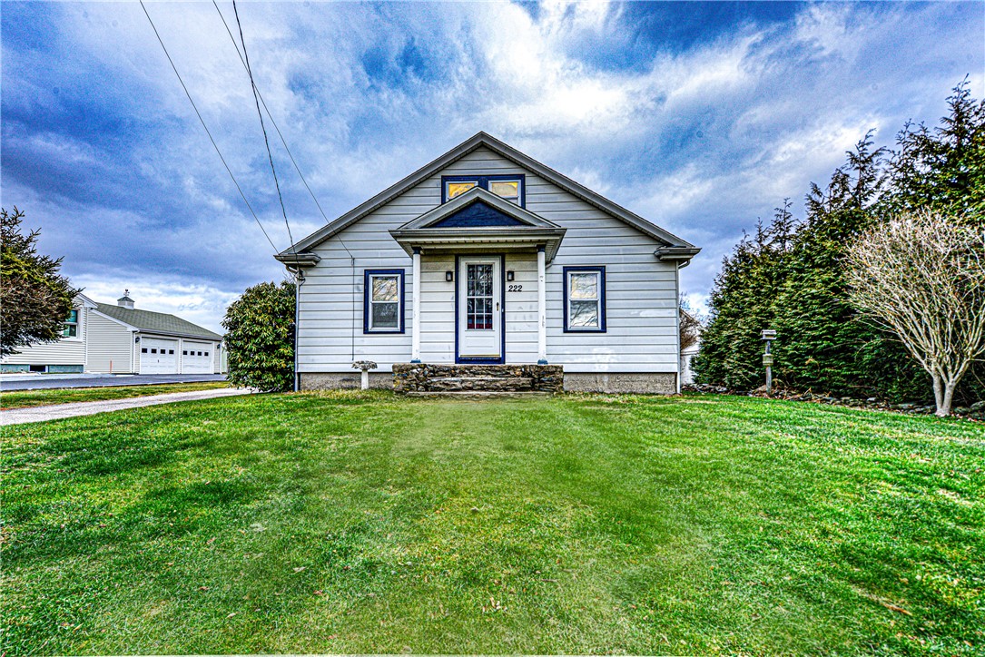 222 Peckham Avenue Middletown, RI 02842 - Photo 1 of 35