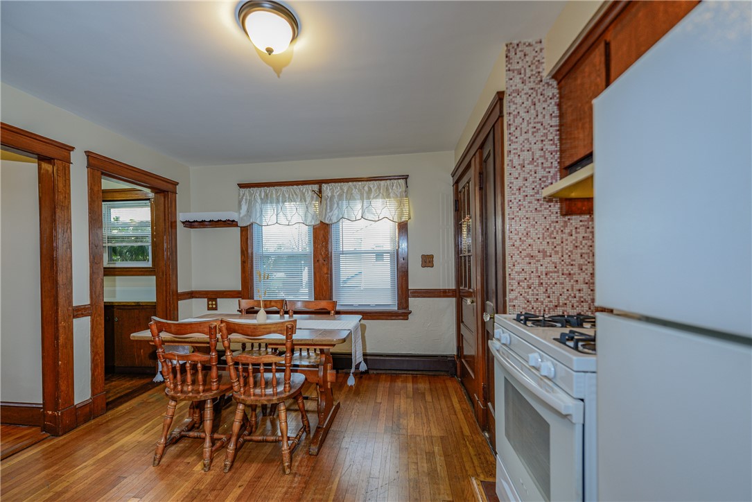 222 Peckham Avenue Middletown, RI 02842 - Photo 11 of 35