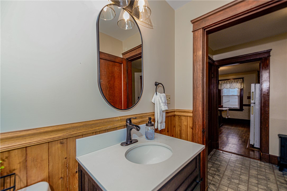 222 Peckham Avenue Middletown, RI 02842 - Photo 19 of 35