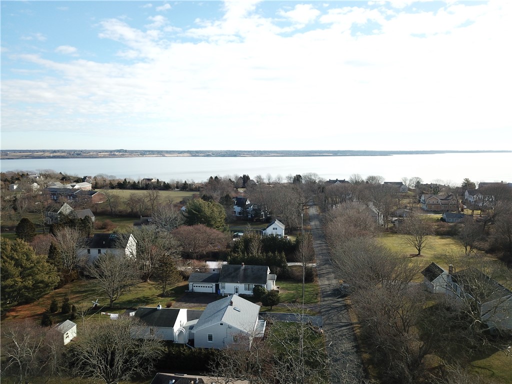 222 Peckham Avenue Middletown, RI 02842 - Photo 22 of 35